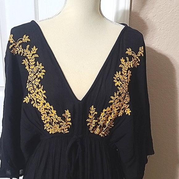 Maxi dress with gold stitching - Picture 2 of 4
